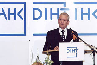 2001: Hans Peter Stihl becomes Honorary President
